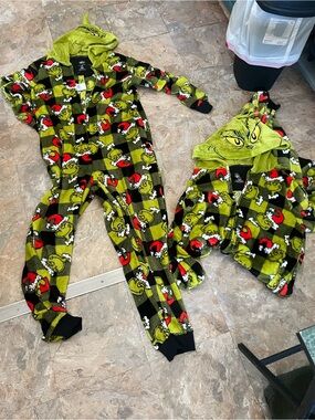 Grinch Print Hooded Footie Pajamas - Green Plush Onesie